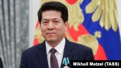 Li Hui bio je ambasador Kine u Rusiji i odlikovan je Ordenom prijateljstva, maj 2019.