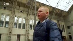 „Nem volt más választásom” – Szendvicsemberként dolgozik Tbilisziben az egykori moszkvai rendőr 