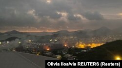 Пожар в близост до търговски център в едно от предградията на столицата на Нова Каледония, 15 май 2024 г.