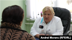 Lorita Guțu este medic psihiatru la spitalul din Edineț de 33 de ani. Ea mai lucrează la centrul comunitar de sănătate mintală din Edineț, iar de două ori pe săptămână - și la Dondușeni, unde nu este specialist.