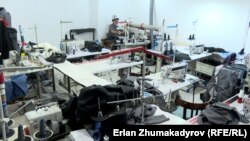 Бишкектеги тигүү цехтеринин бири. 23-май, 2024-жыл