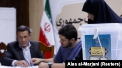 У другому турі беруть участь законодавець-реформістом Масуд Пезешкіан і колишній переговорник щодо ядерної програми Саїд Джалілі.
