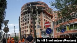 Разрушена сграда след руски ракетен удар в Одеса, 14 юни 2023 г.