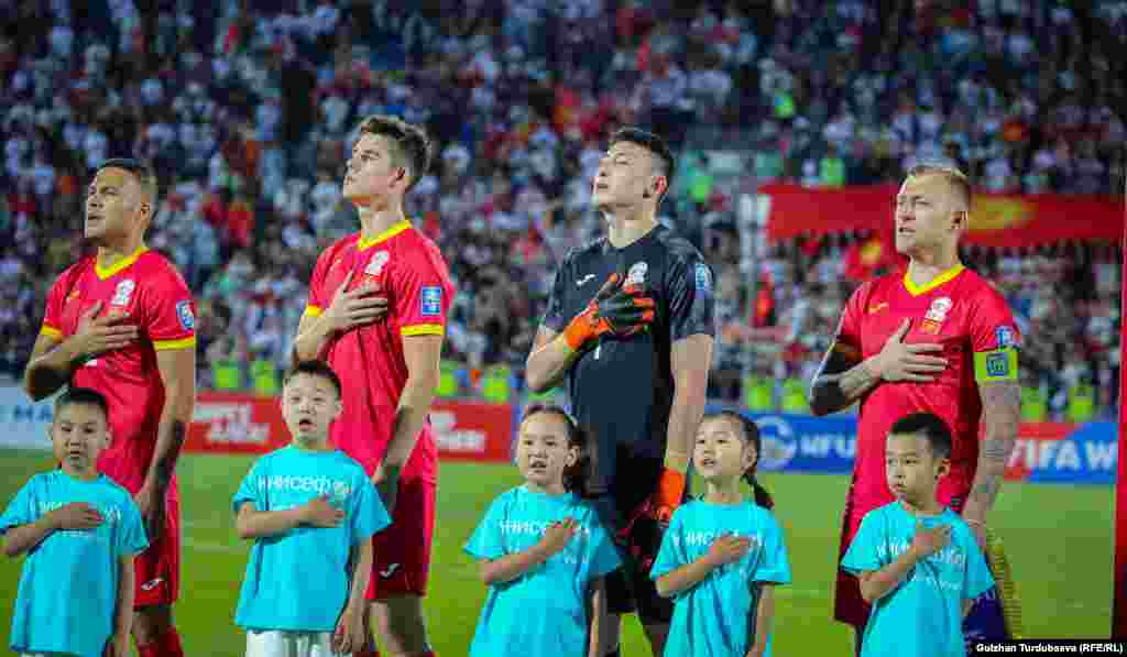 2026-жылы дүйнө чемпионаты АКШнын, Мексиканын жана Канаданын 16 шаарында өтөт жана ага биринчи жолу 48 курама команда катышат. Бул мелдешке тандоо оюндары 2023-жылдын сентябрь айында башталган. 2026-жылдын март айында жыйынтыкталат.