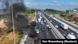 Zapaljene gume na autocesti Tel Aviv-Jeruzalem