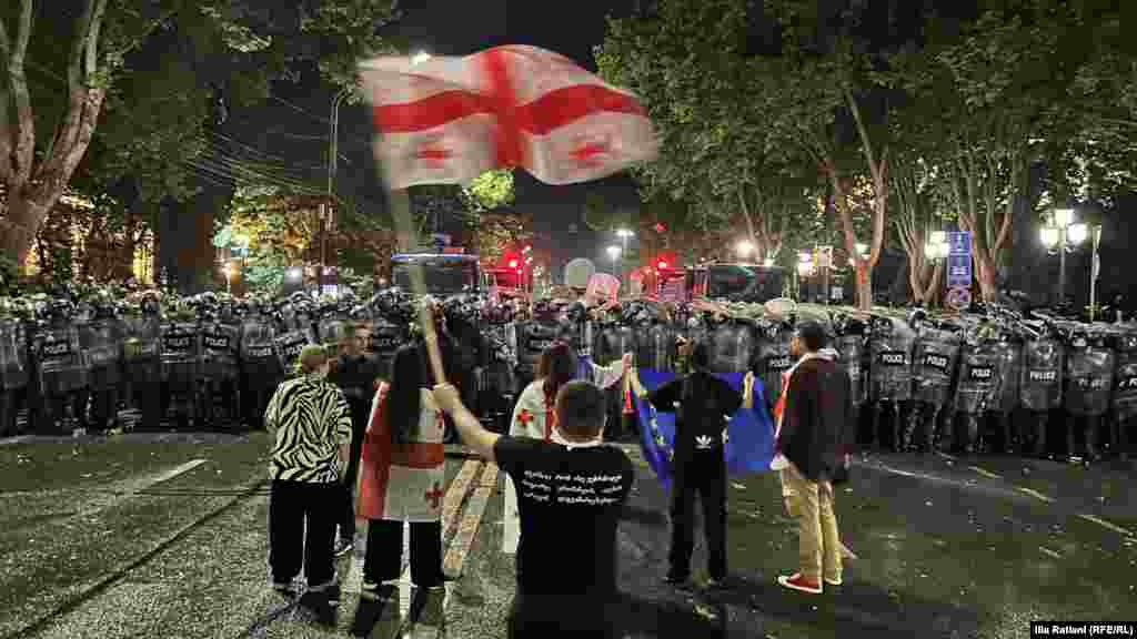 A kormánypárt idén azonban újra benyújtotta, annyi változtatással, hogy a szövegezésből elhagyták a külföldi ügynök kifejezést