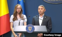 Miruna Croitoru, președinta Consiliului Național al Elevilor, și Iulian Cristache, președintele Federației Naționale a Asociațiilor de Părinți, s-au întâlnit marți cu premierul Nicolae Ciucă.