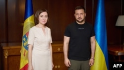 Predsednici Ukrajine i Moldavije Volodimir Zelenski i Maia Sandu tokom Samita u Atini, 22. avgust 2023. 