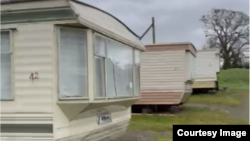 Домики, в которых живут сезонные рабочие.