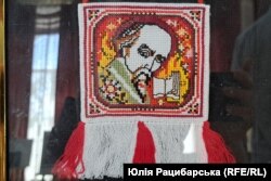 Мініатюра «Тарас Шевченко», копія роботи Ірини Сеник, створеної у 70-і роки ХХ століття в мордовському таборі