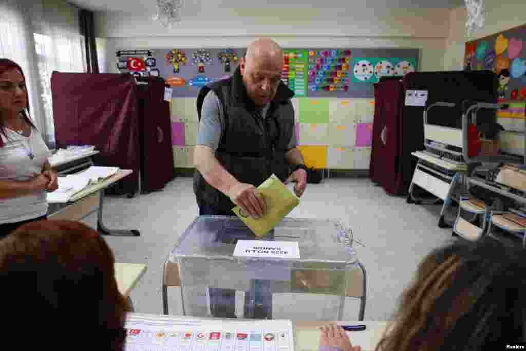 Жекшембиде түркиялыктар өлкөнүн 13-президентин жана парламентке саясий партияларды шайлайт.