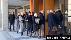 Roditelji dece ubijene u u beogradskoj Osnovnoj školi "Vladislav Ribnikar" dolaze na suđenje, 30. januara 2024.