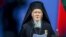 Patriarhul Ecumenic al Constantinopolului Bartolomeu I vorbește în timpul unei conferințe de presă după întâlnirea sa cu prim-ministrul Lituaniei, Ingrida Simonyte, la sediul guvernului din Vilnius, 21 martie 2023.