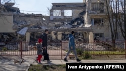 Deși forțele ruse au atacat aproape zilnic orașul ucrainean Herson, Moscova le-a oferit cetățenilor ruși de aici credite ipotecare subvenționate pentru a cumpăra proprietăți în orașul aflat pe linia frontului (foto de arhivă).