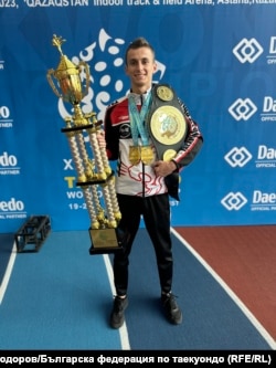 Кирил Илиев печели златния медал в категория до 52 кг.