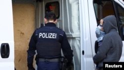 Policija je pronašla 30 migranata tokom patrole duž njemačko-poljske granice u blizini Forsta, Njemačka, 20. septembar 2023.