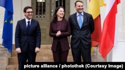 Ministra de externe a Germaniei, Annalena Baerbock, și omologul său francez și cel polonez, Radosław Sikorski și Stéphane Séjourné, la o reuniune a „Triunghiului de la Weimar”.