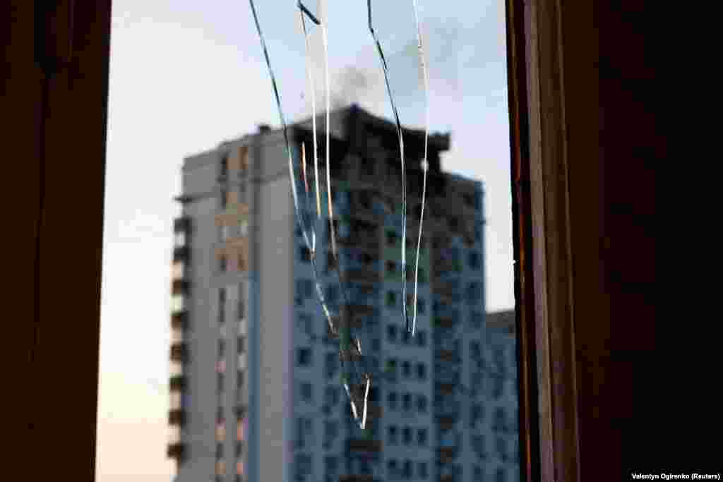 Ukrajinska vojska tvrdi da su skoro svi dronovi srušeni na periferiji i iznad Kijeva.&nbsp;