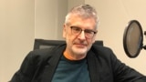 Александр Эткинд в пражской студии Радио Свобода. Фото Ив. Толстого, 2023