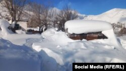 Ой-Тал айылы, Кара-Кулжа району. Мында жааган кардын калыңдыгы бир метрге жеткен. Айылга каттам ачыла элек.