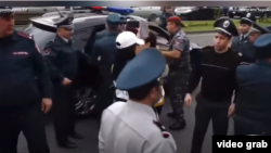 Privođenje demonstranata u Jerevanu, Jermenija, 11. maja 2024.