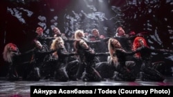 "Тодес" балетинин бийчилери.
