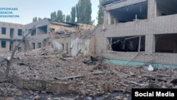 На дитсадок в одному з населених пунктів Бериславського району сьогодні війська РФ скинули дві авіабомби