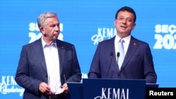 Кметът на Анкара Мансур Яваш и кметът на Истанбул Екрем Имамоглу