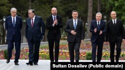 Борбор Азия лидерлери Европа кеңешинин президенти Шарль Мишел менен. Чолпон-Ата шаары. 2-июнь, 2023-жыл. 