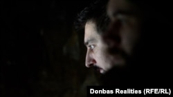 Щоб впевнено літати у зоні бойових дій – під обстрілами та системами РЕБ, необхідно принаймні кілька місяців навчання, кажуть досвідчені пілоти