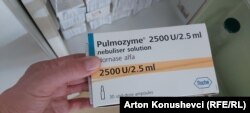 Ilaçi Pulmozyme për fibrozë cistike që duhet të ruhet në frigorifer.