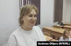 Inna Tkachuk predă de doi ani limba ucraineană elevilor de la hub-ul educațional de la „Mihai Viteazul”.