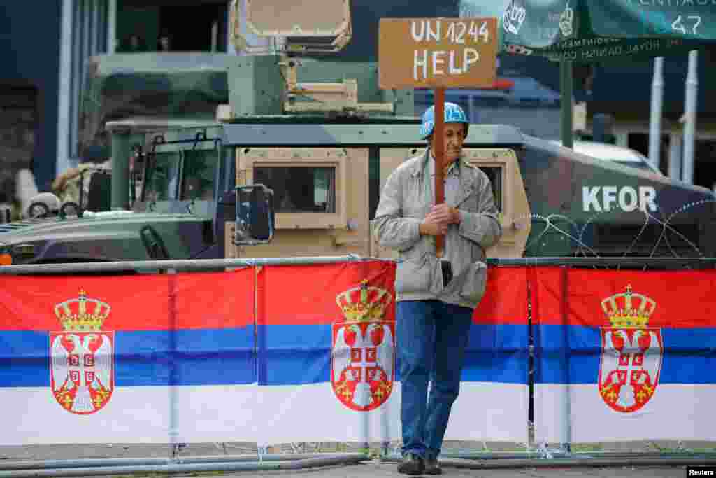 Jedan od transparenata kosovskih Srba na protestu ispred zgrade opštine Leposavić.