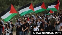 Arapski stanovnici Izraela s palestinskim zastavama na protestu kod grada Šefa Amr na severu Izraela, dan uoči obeležavanja "Nakbe", 14. maj 2024.
