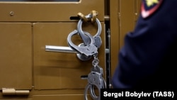 Подробиці кримінальної справи невідомі. Справи про держзраду в РФ розглядаються у закритому режимі