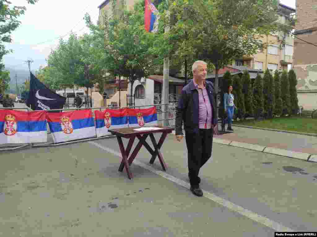 U Zvečanu je postavljena lista u koju lokalni Srbi moraju da se upišu kako bi potvrdili učešće na protestu