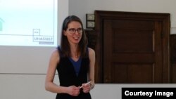 Victoria Țăranu a locuit în Italia, Spania și Belgia, unde a studiat arhitectura și felul în care aceasta ne modelează viața. 