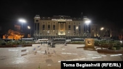 Проспект Руставелі у Тбілісі, де перебувають грузинські силовики, 9 березня 2023 року 