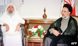 محمد خاتمی و احمد یاسین در سال ۱۳۷۷