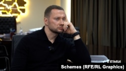 Як дослідили журналісти «Схем» (Радіо Свобода), елітне майно, здебільшого оформлене на родичів дружини Павла Кириленка, вони придбали у період, коли він очолював Донецьку обласну адміністрацію