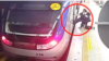 Snimak s nadzorne kamere u teheranskom metrou koji prikazuje dve devojke iznose treću vagona