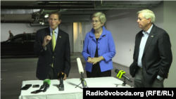 Річард Блюменталь, сенатор-демократ (ліворуч) Елізабет Уоррен, сенатор-демократ (у центрі) Ліндсі Грем, сенатор-республіканець (праворуч) Київ, 23 серпня 2023 року