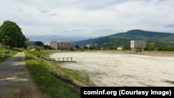 Городское озеро даже заполнять не стали в этом году, потому что не могут обеспечить его бактериальную безопасность