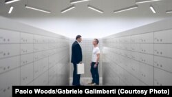 Brenda njërës prej kasafortave të sigurisë më të lartë të Le Freeport, objekt i ruajtjes së gjërave me vlerë në Singapor.
