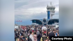 Արցախցիները՝ Ստեփանակերտի օդանավակայանում