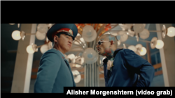 Моргенштерн мен Шәріп Ресей хип-хор жұлдызының "Черный русский" бейнебаянында.
