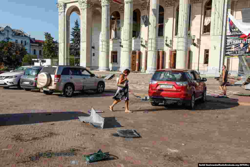 За медичною допомогою звернулося 90 поранених. З них 10 поліцейських та 12 дітей. Госпіталізовано 25 людей.