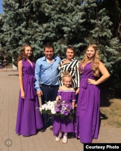 Настя Порохня разом з родиною. Фото з особистого архіву родини