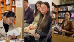 Кофе берип, окурман тарткан китеп дүкөндөр
