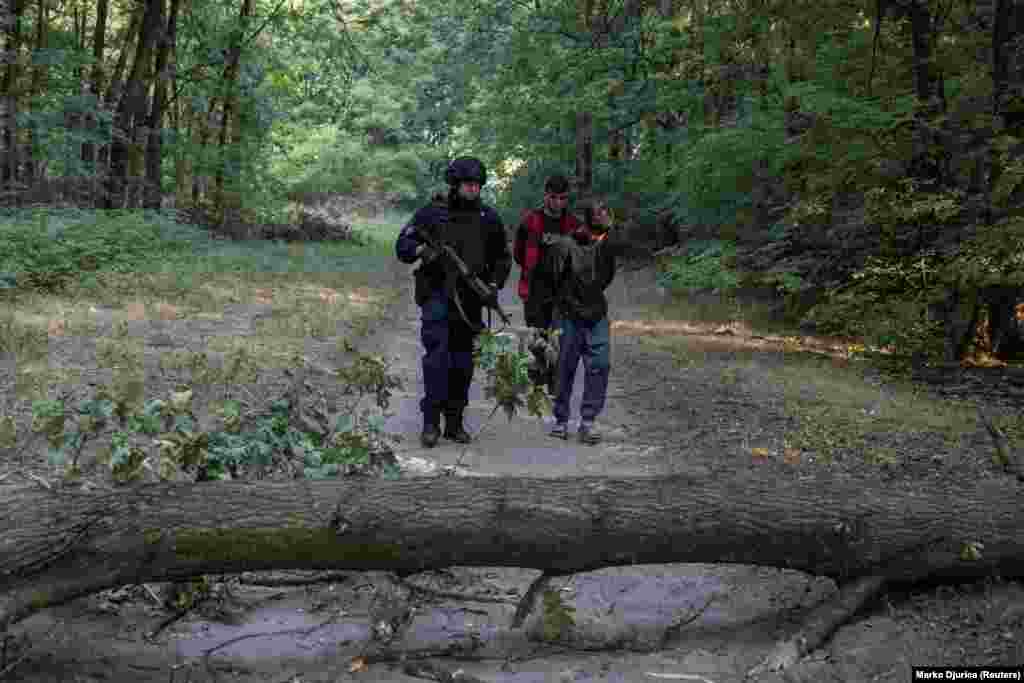 Otprilike polovinu, prema Radošu Đuroviću iz Centra za zaštitu azilanata, mađarski zvaničnici su &quot;nezakonito&quot; vratili nazad preko granice.